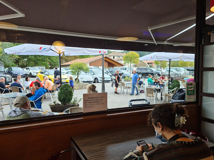 Interior de Zuia Plaza Kafe